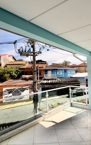 Casa à venda com 302m², 3 quartos e 4 vagas Casa à venda com 302m², 3 quartos e 4 vagasVaranda do quarto de serviço