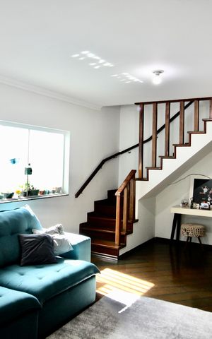 Casa à venda com 302m², 3 quartos e 4 vagas Casa à venda com 302m², 3 quartos e 4 vagasSala