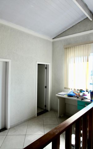Casa à venda com 302m², 3 quartos e 4 vagas Casa à venda com 302m², 3 quartos e 4 vagasÁrea comum