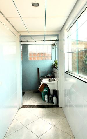 Casa à venda com 302m², 3 quartos e 4 vagas Casa à venda com 302m², 3 quartos e 4 vagasÁrea de serviço