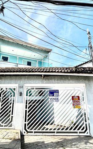 Casa à venda com 302m², 3 quartos e 4 vagas Casa à venda com 302m², 3 quartos e 4 vagasFachada