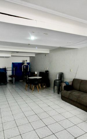 Casa à venda com 302m², 3 quartos e 4 vagas Casa à venda com 302m², 3 quartos e 4 vagasÁrea comum