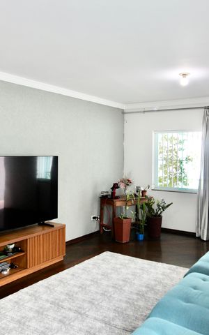 Casa à venda com 302m², 3 quartos e 4 vagas Casa à venda com 302m², 3 quartos e 4 vagasSala