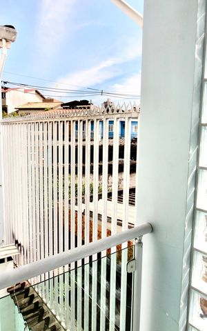 Casa à venda com 302m², 3 quartos e 4 vagas Casa à venda com 302m², 3 quartos e 4 vagasVaranda da suíte 2