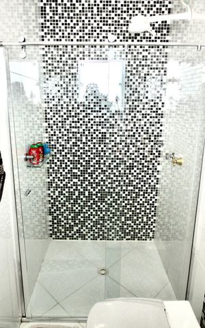 Casa à venda com 302m², 3 quartos e 4 vagas Casa à venda com 302m², 3 quartos e 4 vagasBanheiro da suíte 2