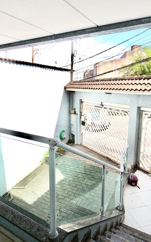 Casa à venda com 302m², 3 quartos e 4 vagas Casa à venda com 302m², 3 quartos e 4 vagasEscada