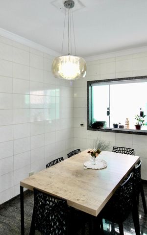 Casa à venda com 302m², 3 quartos e 4 vagas Casa à venda com 302m², 3 quartos e 4 vagasCopa