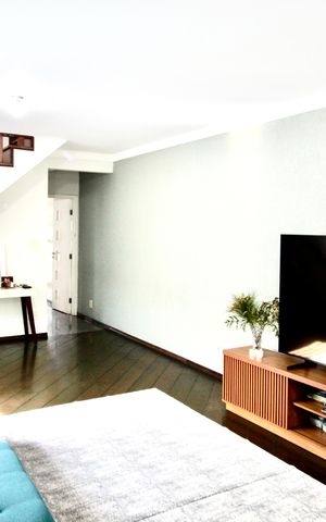 Casa à venda com 302m², 3 quartos e 4 vagas Casa à venda com 302m², 3 quartos e 4 vagasSala