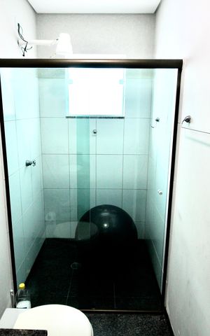 Casa à venda com 302m², 3 quartos e 4 vagas Casa à venda com 302m², 3 quartos e 4 vagasBanheiro social