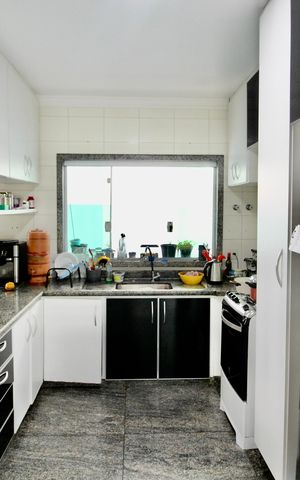 Casa à venda com 302m², 3 quartos e 4 vagas Casa à venda com 302m², 3 quartos e 4 vagasCozinha