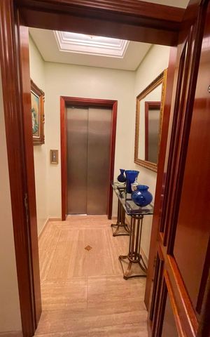Apartamento à venda com 200m², 4 quartos e 3 vagas Apartamento à venda com 200m², 4 quartos e 3 vagasCorredor