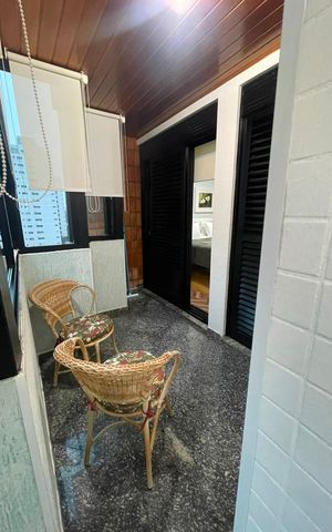 Apartamento à venda com 200m², 4 quartos e 3 vagas Apartamento à venda com 200m², 4 quartos e 3 vagasVaranda
