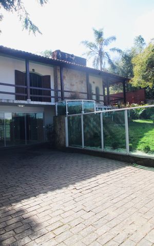 Casa para alugar com 450m², 3 quartos e 5 vagasFrente da casa