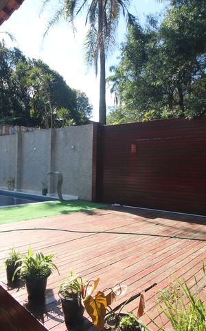 Casa para alugar com 450m², 3 quartos e 5 vagasFrente da casa