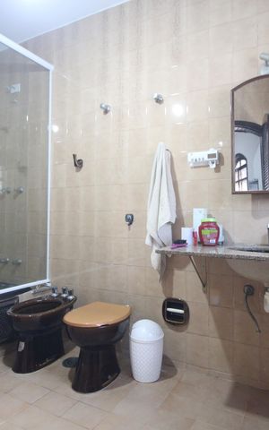 Casa para alugar com 450m², 3 quartos e 5 vagasBanheiro da suíte 3
