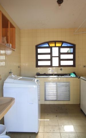 Casa para alugar com 450m², 3 quartos e 5 vagasLavanderia
