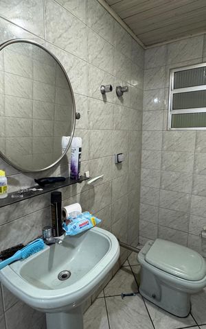 Casa à venda com 150m², 5 quartos e 2 vagas Casa à venda com 150m², 5 quartos e 2 vagasBanheiro 1 - Casa 01