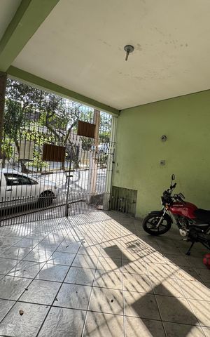 Casa à venda com 150m², 5 quartos e 2 vagas Casa à venda com 150m², 5 quartos e 2 vagasGaragem