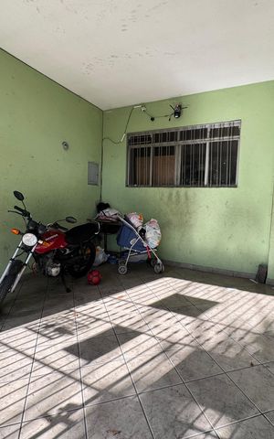 Casa à venda com 150m², 5 quartos e 2 vagas Casa à venda com 150m², 5 quartos e 2 vagasGaragem