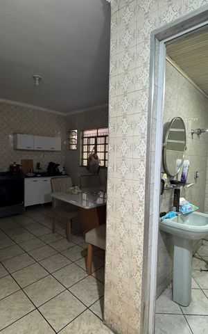 Casa à venda com 150m², 5 quartos e 2 vagas Casa à venda com 150m², 5 quartos e 2 vagasCorredor