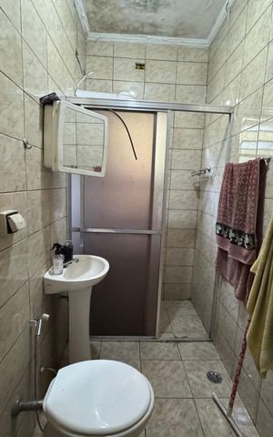 Casa à venda com 150m², 5 quartos e 2 vagas Casa à venda com 150m², 5 quartos e 2 vagasBanheiro 2 - Casa 01