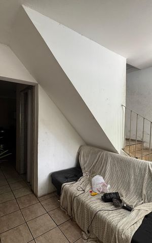 Casa à venda com 150m², 5 quartos e 2 vagas Casa à venda com 150m², 5 quartos e 2 vagasSala - Casa 01
