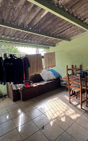 Casa à venda com 150m², 5 quartos e 2 vagas Casa à venda com 150m², 5 quartos e 2 vagasVaranda - Casa 01