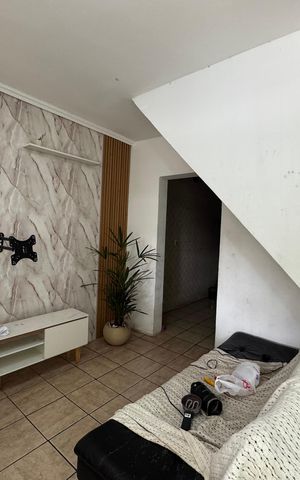 Casa à venda com 150m², 5 quartos e 2 vagas Casa à venda com 150m², 5 quartos e 2 vagasSala - Casa 01