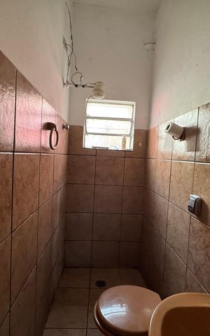 Casa à venda com 150m², 5 quartos e 2 vagas Casa à venda com 150m², 5 quartos e 2 vagasBanheiro - Casa 02