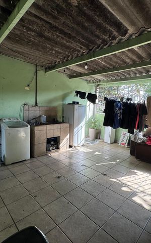 Casa à venda com 150m², 5 quartos e 2 vagas Casa à venda com 150m², 5 quartos e 2 vagasVaranda - Casa 01