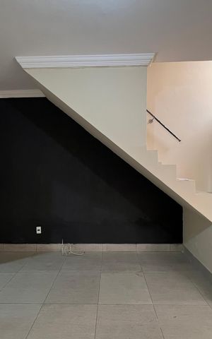 Casa à venda com 59m², 2 quartos e sem vaga Casa à venda com 59m², 2 quartos e sem vagaSala
