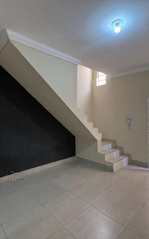 Casa à venda com 59m², 2 quartos e sem vaga Casa à venda com 59m², 2 quartos e sem vagaSala