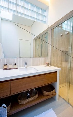 Casa de condomínio à venda com 300m², 4 quartos e 2 vagas Casa de condomínio à venda com 300m², 4 quartos e 2 vagasBanheiro