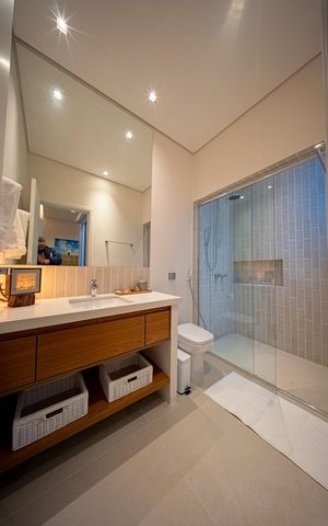 Casa de condomínio à venda com 300m², 4 quartos e 2 vagas Casa de condomínio à venda com 300m², 4 quartos e 2 vagasBanheiro