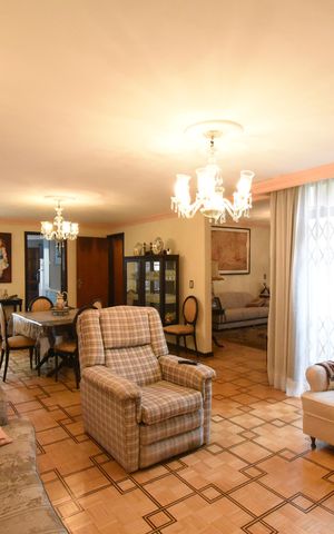 Casa de condomínio à venda com 250m², 3 quartos e 2 vagasSala