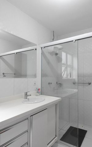 Casa de condomínio à venda com 250m², 3 quartos e 2 vagasBanheiro da Suíte