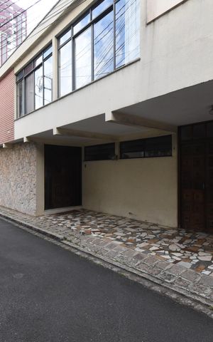 Casa de condomínio à venda com 250m², 3 quartos e 2 vagasFachada