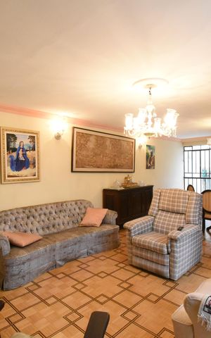 Casa de condomínio à venda com 250m², 3 quartos e 2 vagasSala