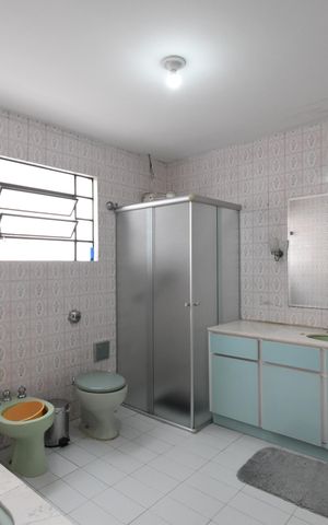 Casa de condomínio à venda com 250m², 3 quartos e 2 vagasBanheiro 2