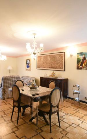 Casa de condomínio à venda com 250m², 3 quartos e 2 vagasSala