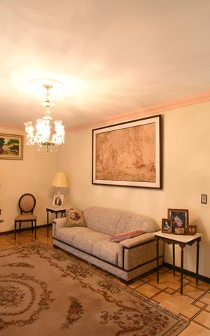 Casa de condomínio à venda com 250m², 3 quartos e 2 vagasSala
