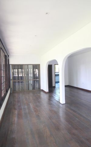 Casa de condomínio à venda com 173m², 2 quartos e 2 vagasSala