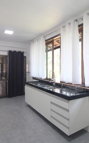 Casa de condomínio à venda com 173m², 2 quartos e 2 vagasCozinha 1