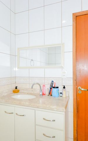 Casa à venda com 200m², 2 quartos e 1 vagaBanheiro