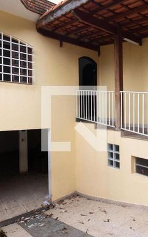 Casa à venda com 114m², 2 quartos e 3 vagas Casa à venda com 114m², 2 quartos e 3 vagasÁrea externa
