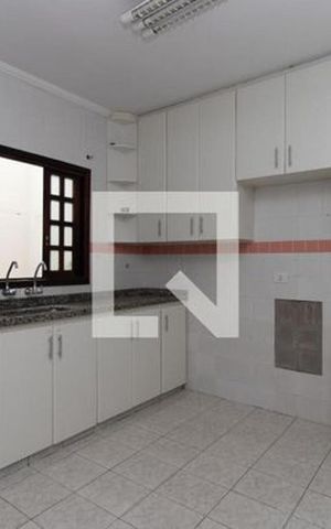 Casa à venda com 114m², 2 quartos e 3 vagas Casa à venda com 114m², 2 quartos e 3 vagasCozinha
