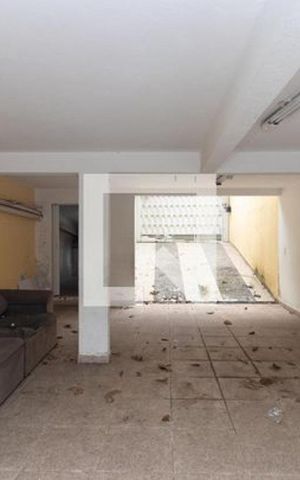 Casa à venda com 114m², 2 quartos e 3 vagas Casa à venda com 114m², 2 quartos e 3 vagasÁrea externa