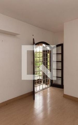 Casa à venda com 114m², 2 quartos e 3 vagas Casa à venda com 114m², 2 quartos e 3 vagasQuarto