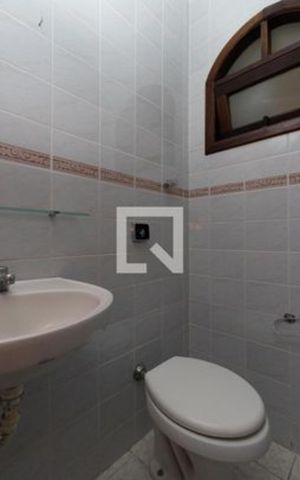 Casa à venda com 114m², 2 quartos e 3 vagas Casa à venda com 114m², 2 quartos e 3 vagasBanheiro