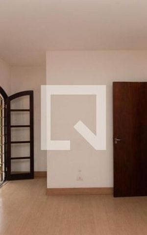Casa à venda com 114m², 2 quartos e 3 vagas Casa à venda com 114m², 2 quartos e 3 vagasQuarto